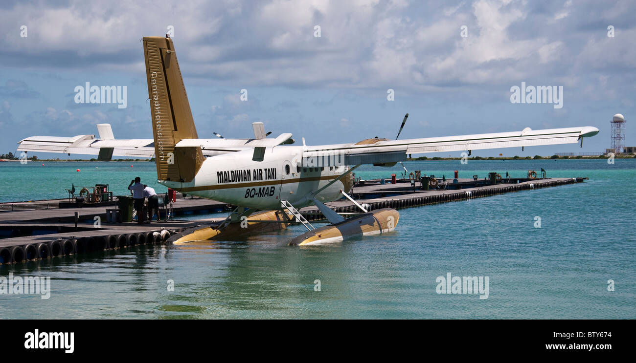 Malediven Malediven Air Taxi Twin Otter DHC6 warten auf Urlauber auf ihren Inseln nehmen Stockfoto