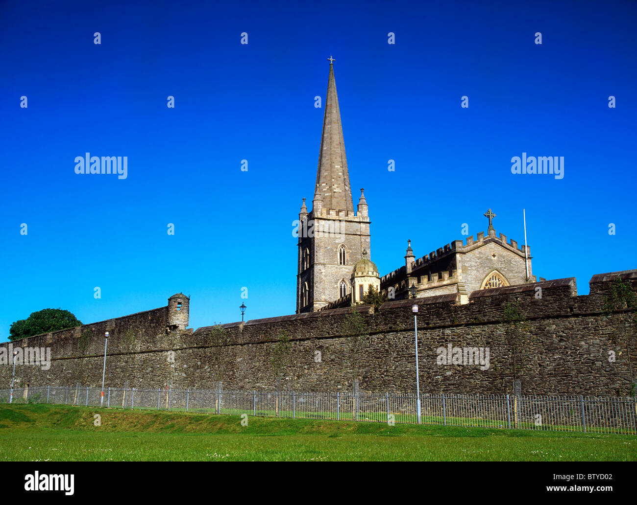 St Columb Kathedrale, Derry, Co Derry, Irland; Kirche von Irland Kathedrale, gebaut im Jahre 1633 von Stadtmauern Derrys Stockfoto