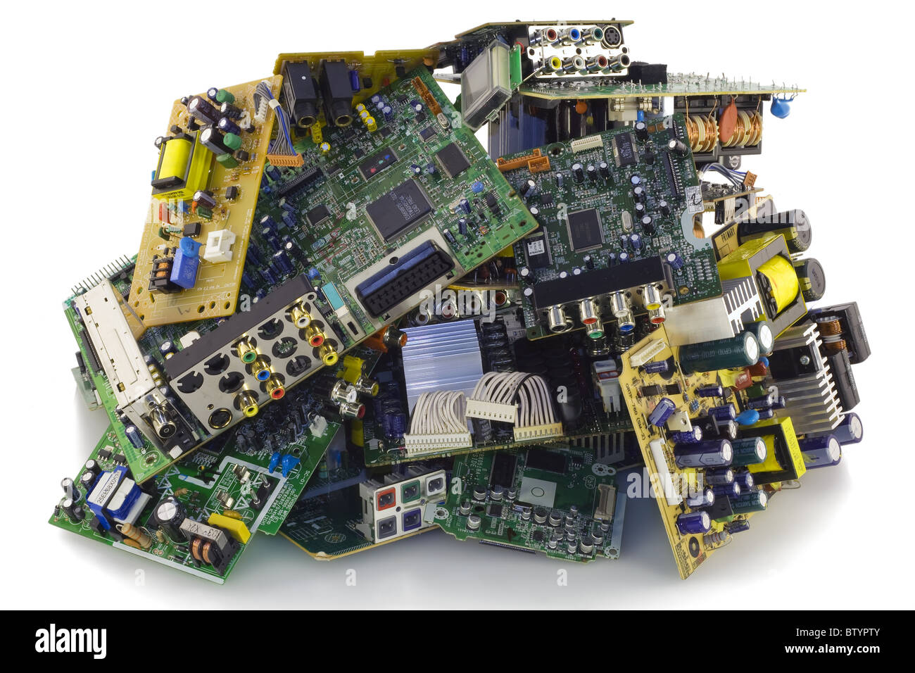 Defekte Elektronik auf einer Müllkippe Stockfoto