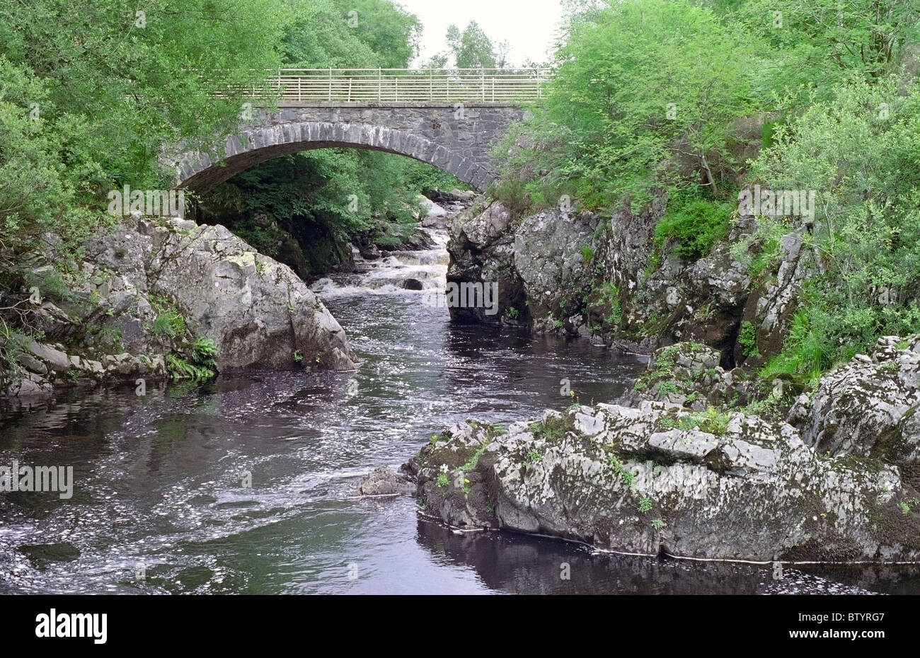 Stroan Brücke über dem Wasser Minnoch, in der Nähe von Glentrool Visitor Centre, Galloway Forest Park, Dumfries & Galloway, Schottland Stockfoto
