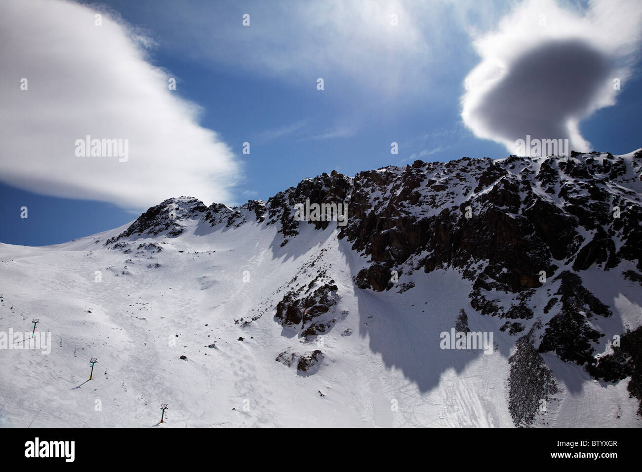 Ohau Schneefelder und Wolken, Mackenzie Country, Canterbury, Südinsel, Neuseeland Stockfoto