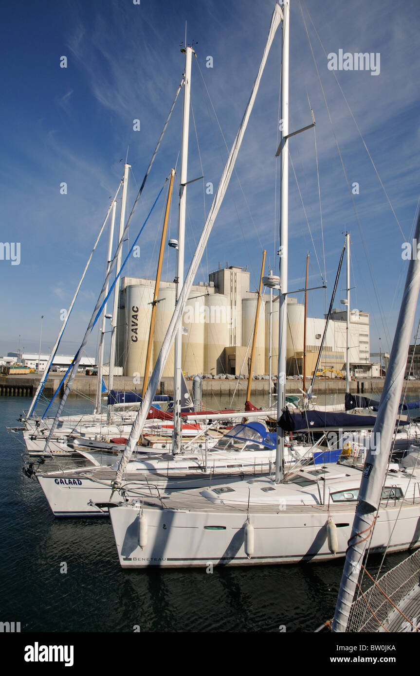 Getreidesilos an der Uferpromenade in Les Sables d ' Olonne westlichen Frankreich An Atlantic Hafen Stockfoto