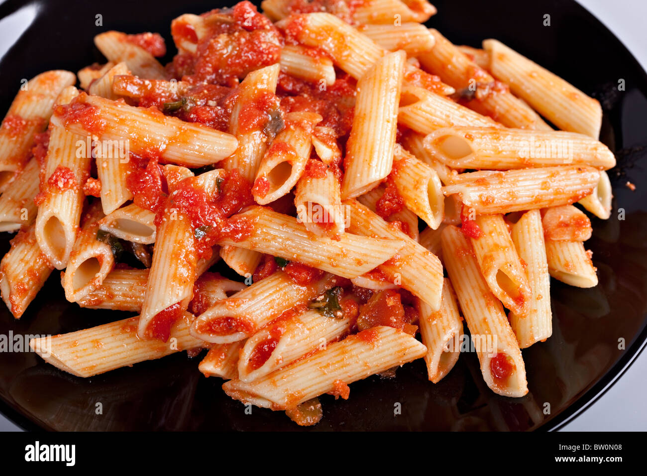 Pasta mit Tomatensauce und geriebenem parmesan Stockfoto