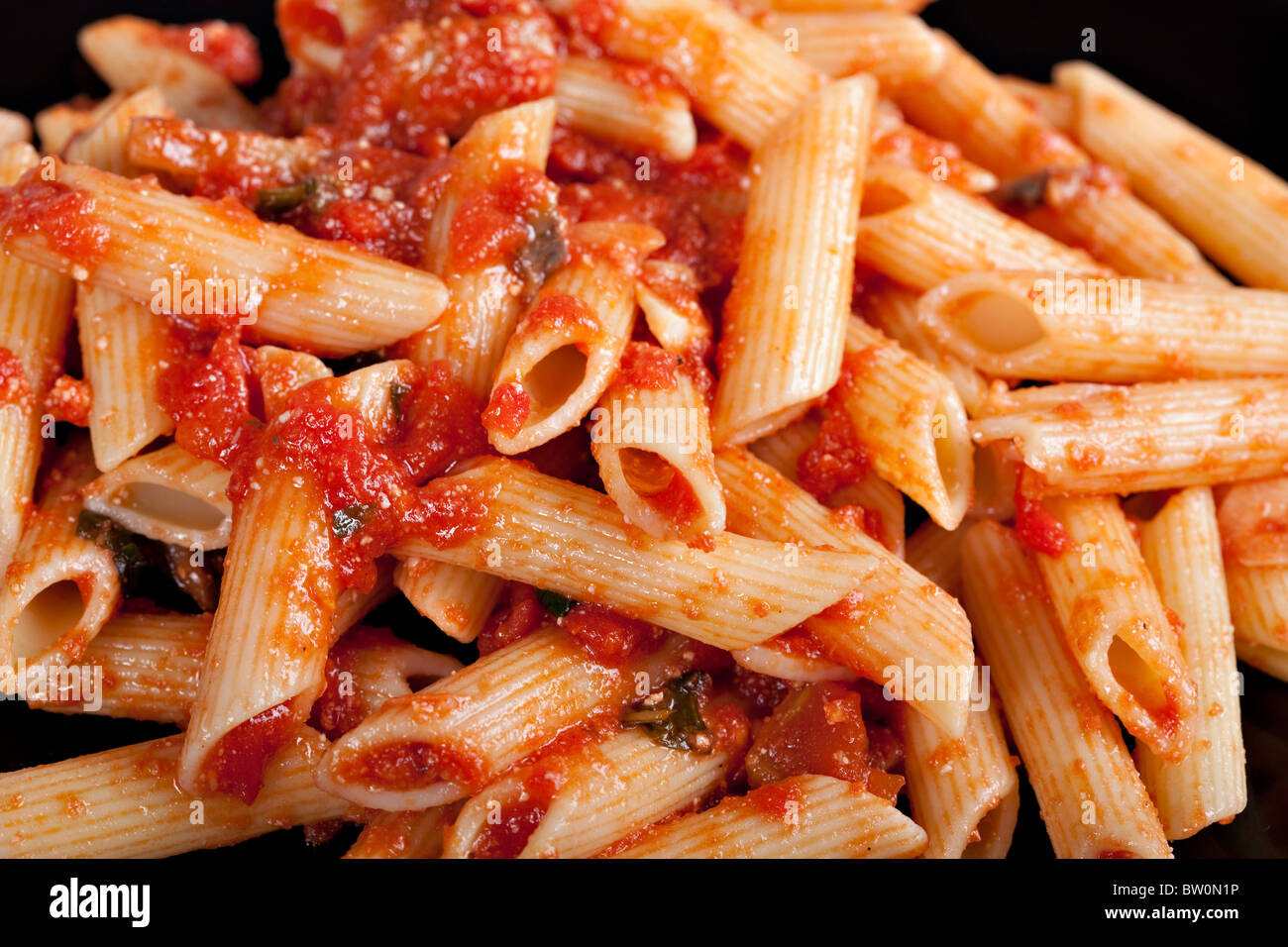 Pasta mit Tomatensauce und geriebenem parmesan Stockfoto