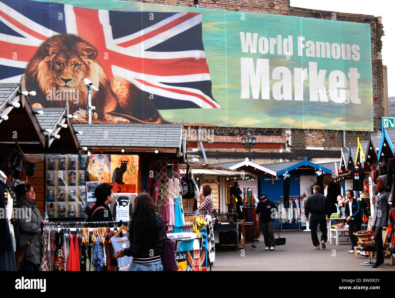 Camden Lock Market mit dem berühmten Weltmarkt Zeichen Stockfoto