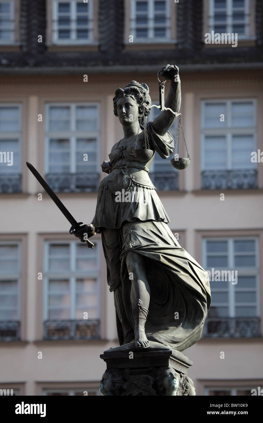 Justitia Statue in Frankfurt Main, Deutschland Stockfoto