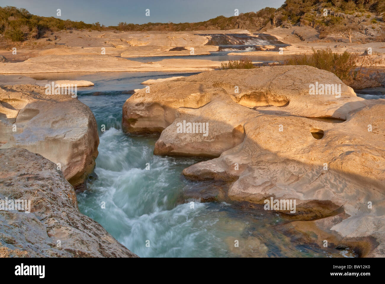 Kanal von Pedernales River bei Pedernales Falls State Park, Hill Country, Texas, USA Stockfoto