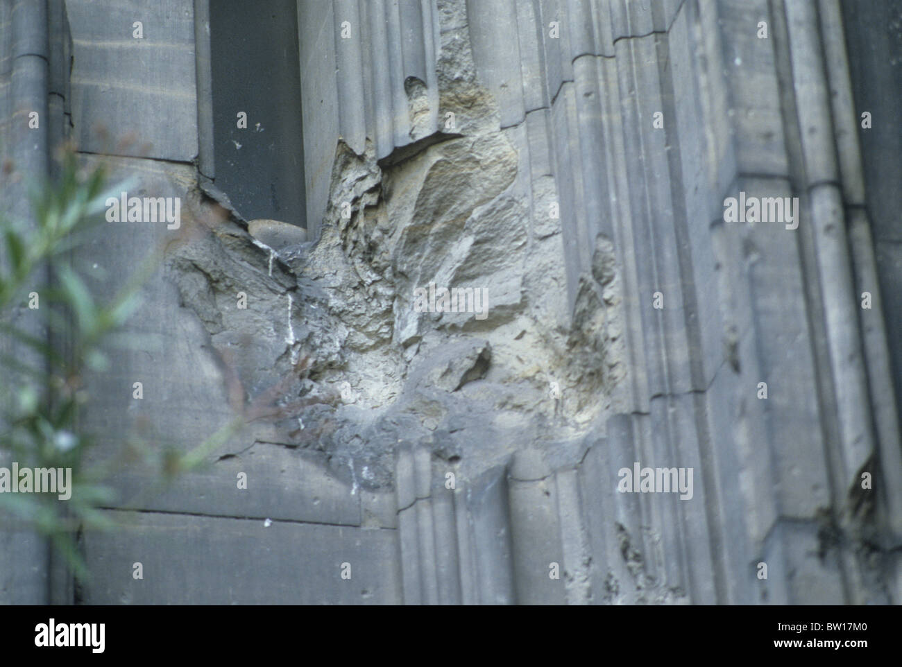 Kölner Dom-Deutschland deutsche 2. Weltkrieg II beschädigen Schrapnell Chip links erinnern Horror Schlacht Bombe Angriff Stein Stockfoto