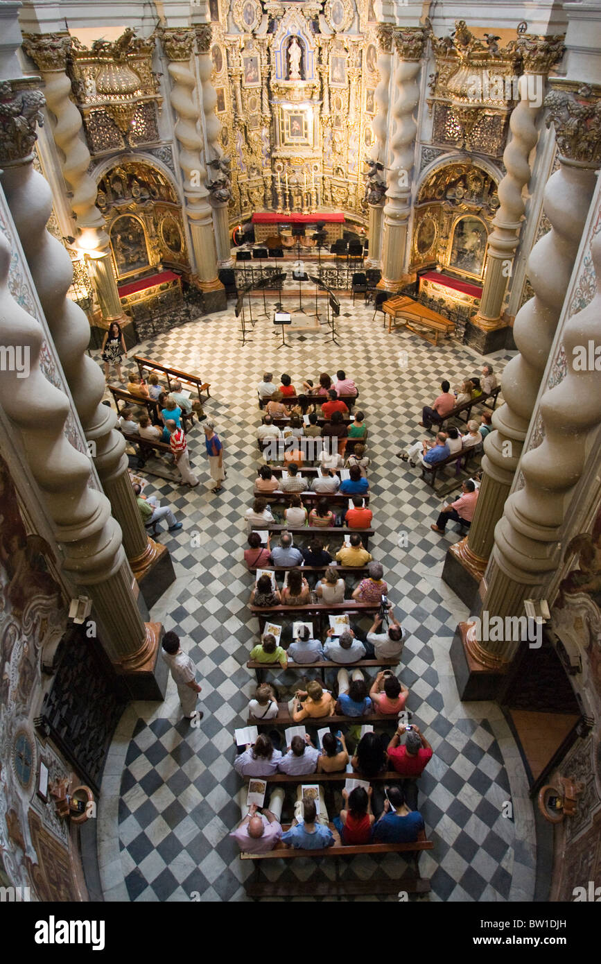 Menschen in San Luis de Los Franceses Kirche, Sevilla, Spanien Stockfoto