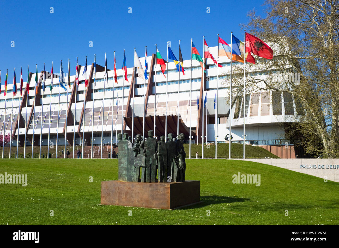 Menschenrechte-Denkmal vor dem Europarat Gebäude, Palais de l ' Europe, Straßburg, Elsass, Frankreich Stockfoto