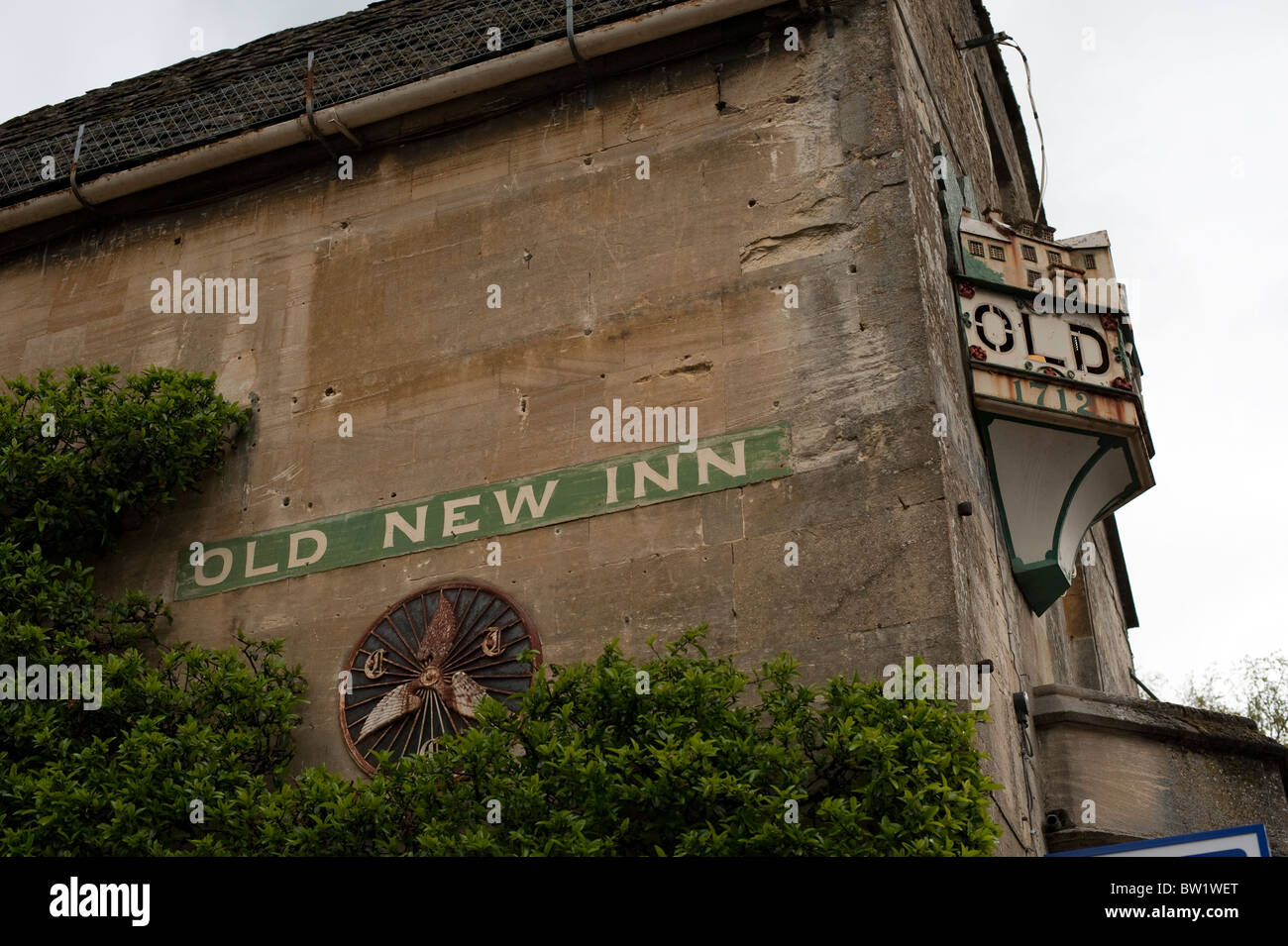 Alte neue Inn-Zeichen Stockfoto