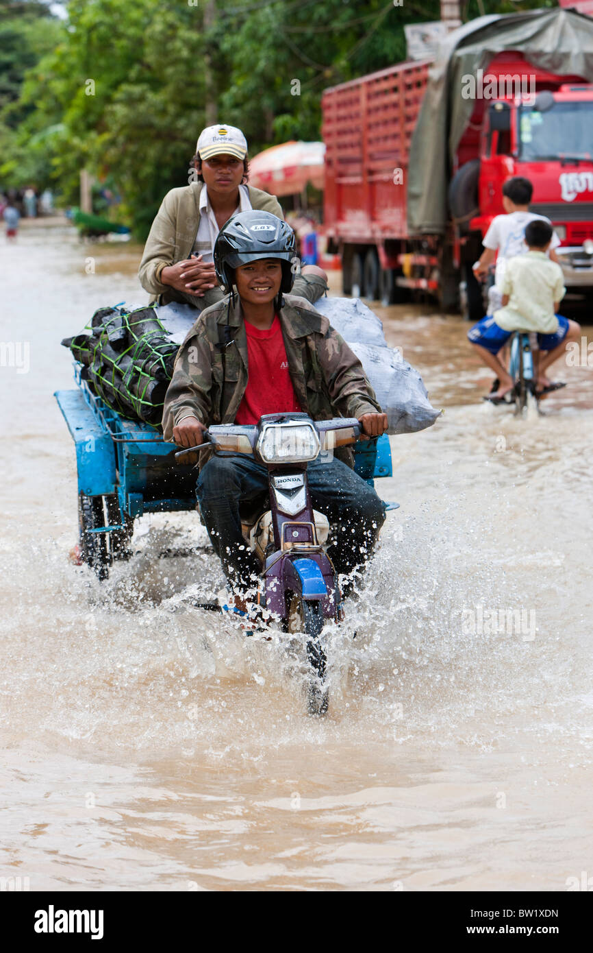 Straßenszene von Überschwemmungen in Siem Reap. Kambodscha. Asien Stockfoto