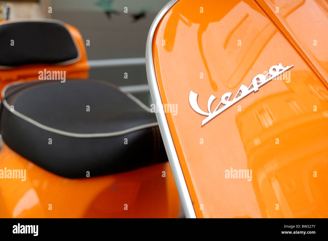 Orange Vespa Stockfoto