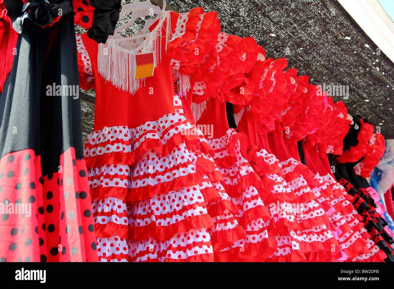Gipsy rote Flecken Kleid Reihe typische aus Andalusien Spanien Stockfoto