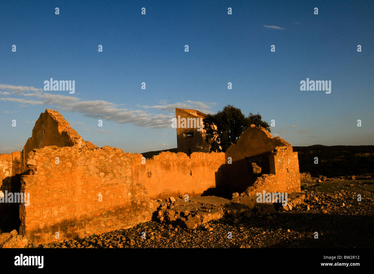 Ein verfallenes Haus im Mittleren Atlas-Region von Marokko. Stockfoto