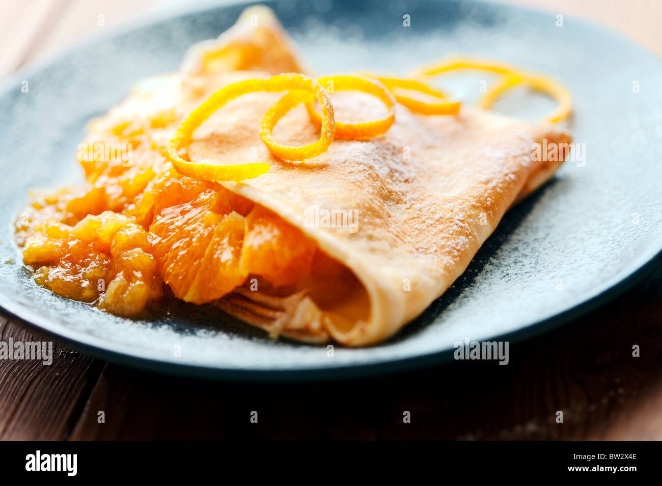 Crepe mit süßer orange Füllung Stockfoto