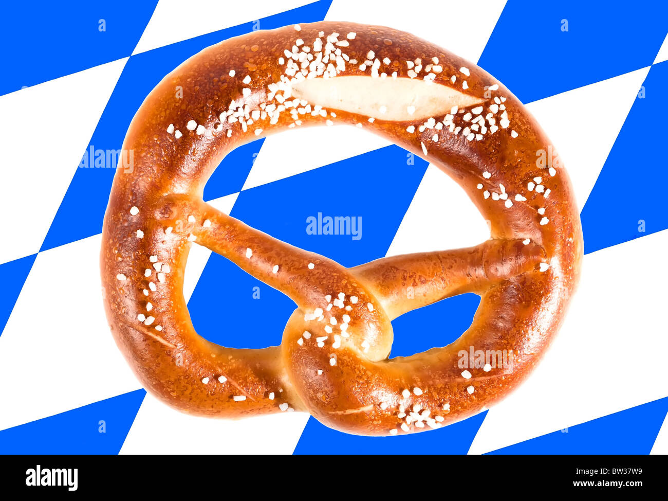 Brezel auf eine bayerische Flagge Stockfoto