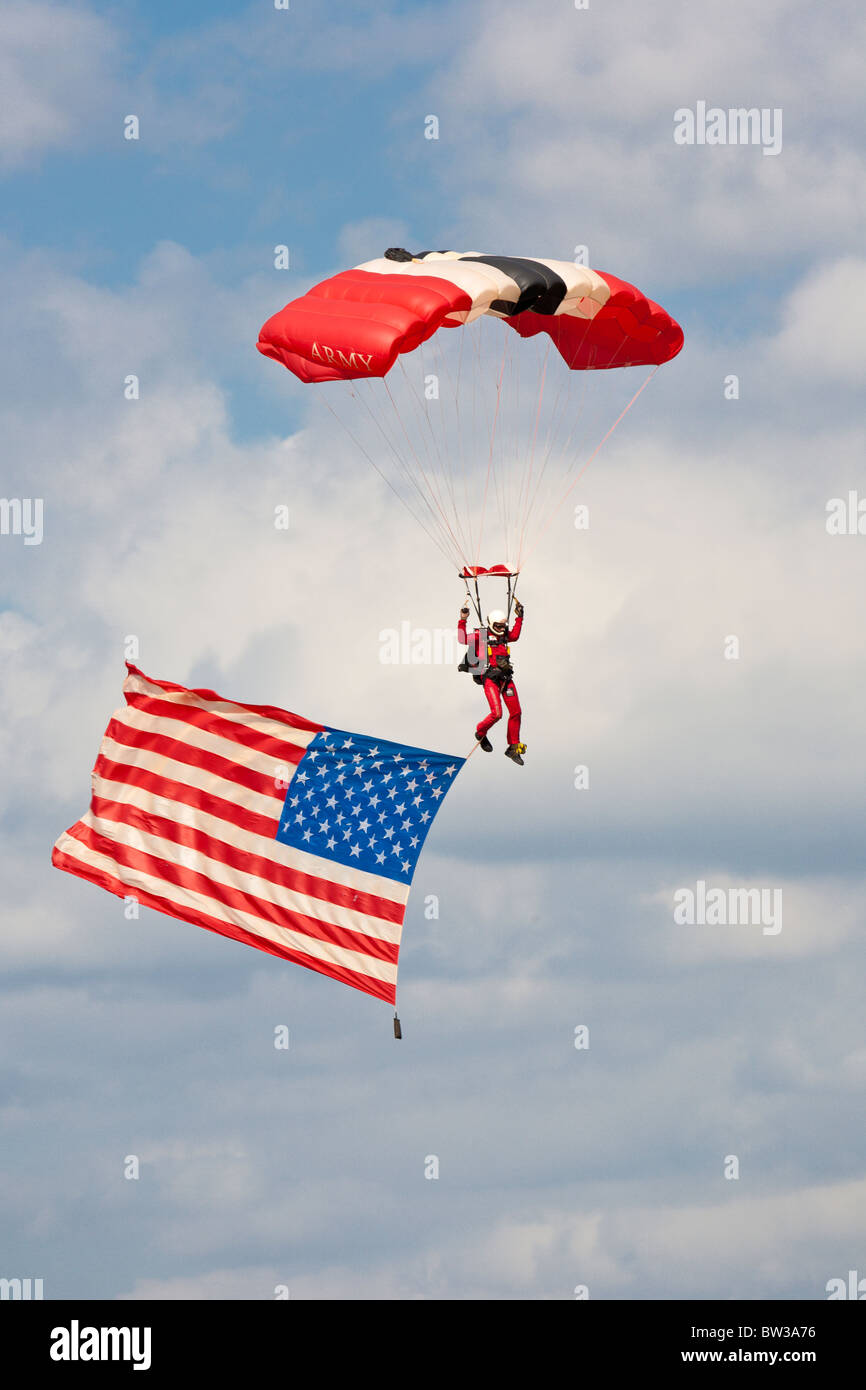 Red Devils Parachute Regiment Freefall Team Leistung bei Flugschau in NAS Jacksonville, Florida Stockfoto
