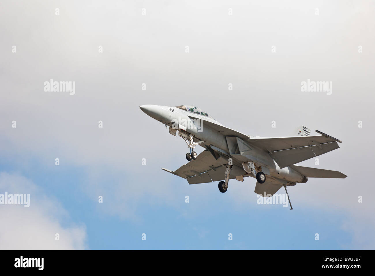 F / A 18 Super Hornet Strike Fighter Jet führt während der Flugschau in NAS Jacksonville, Florida Stockfoto