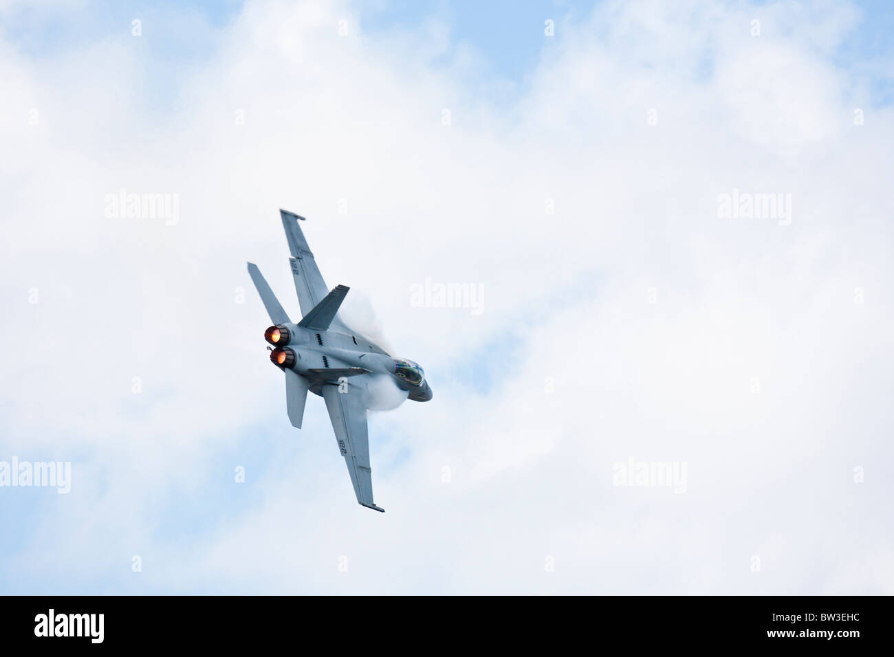 F / A 18 Super Hornet Strike Fighter Jet führt während der Flugschau in NAS Jacksonville, Florida Stockfoto
