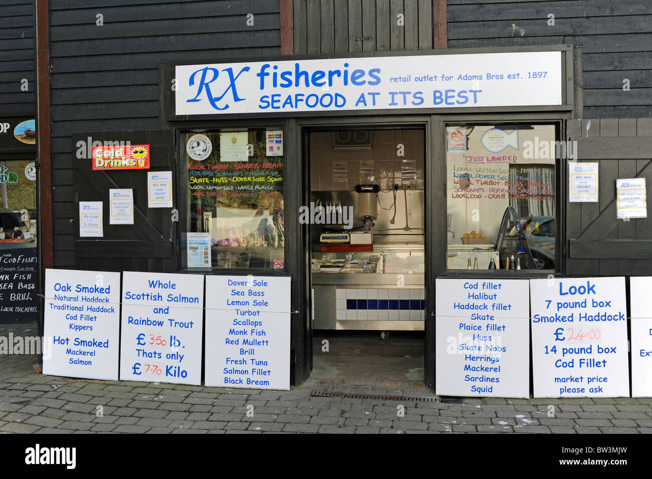 RX-Fischerei Meeresfrüchte und nass Fischgeschäft in Hastings Altstadt East Sussex UK Stockfoto