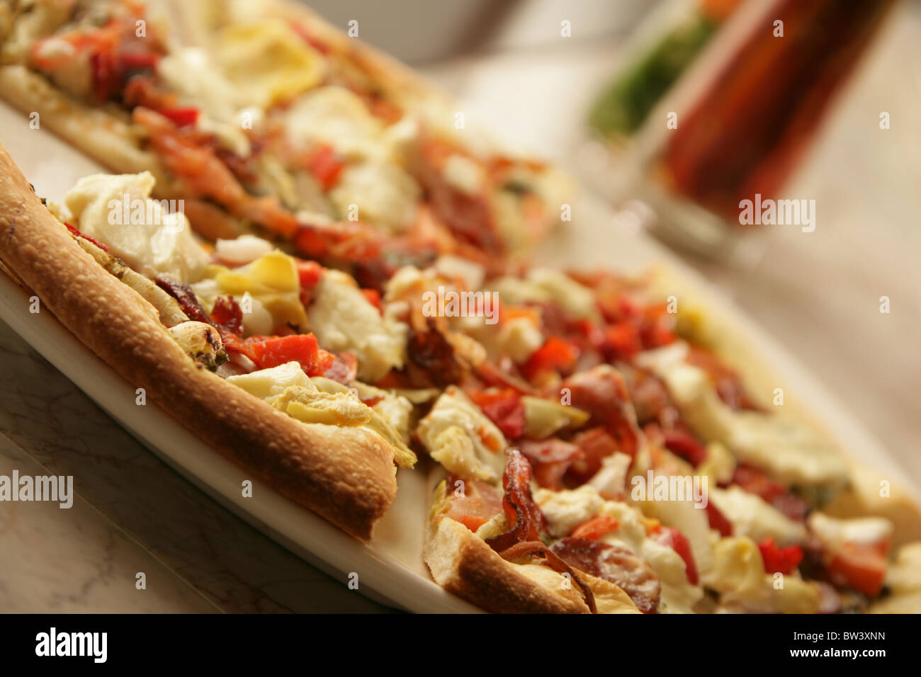 In Scheiben geschnittene Pizza, selektiven Fokus Hintergrund Stockfoto