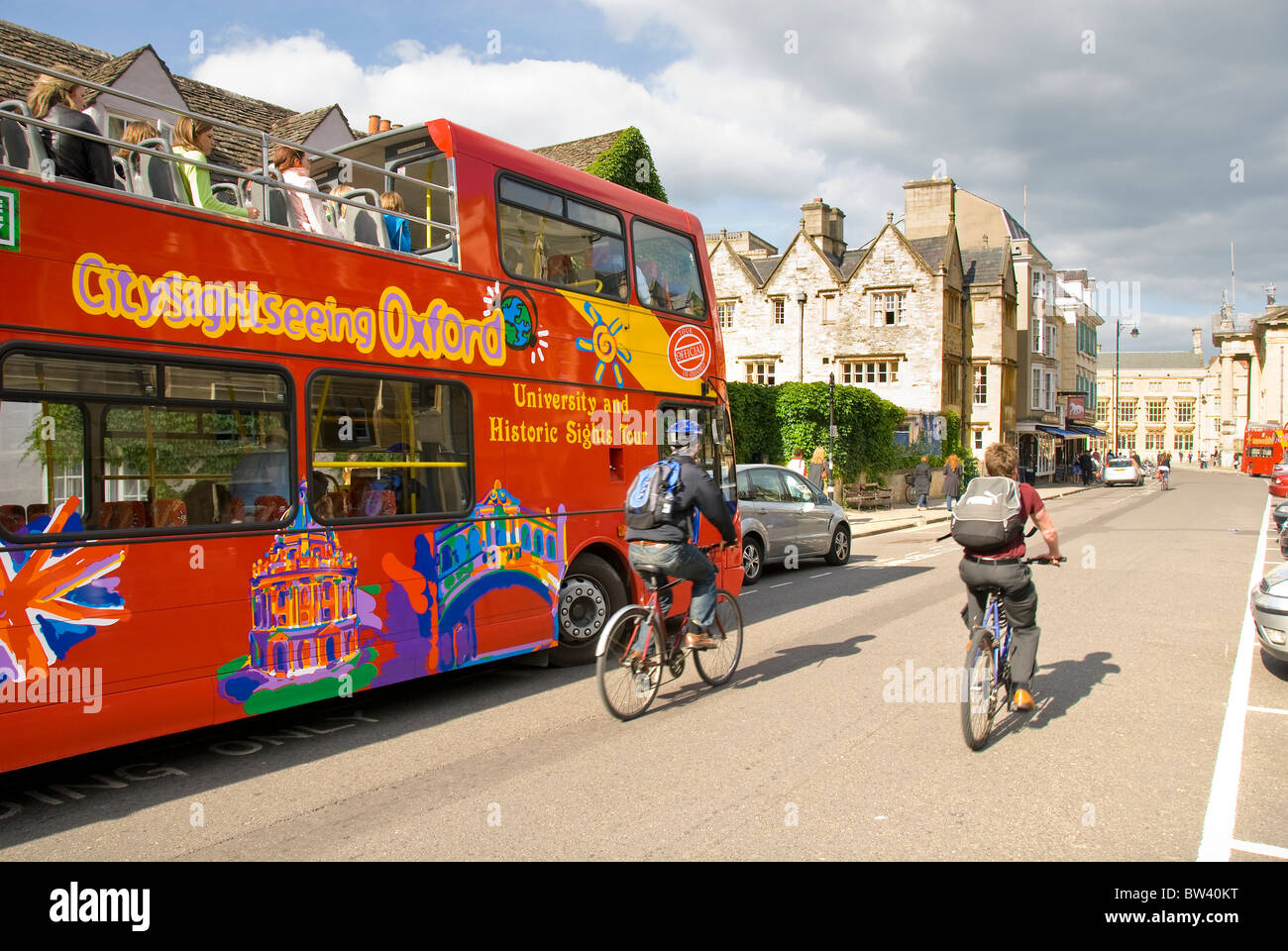 City sightseeing Tour-Bus, Radfahrer, Stadtzentrum, Oxford, Oxfordshire, England, UK Stockfoto