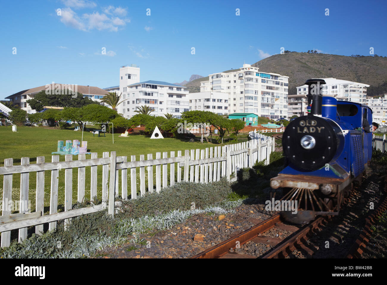 Kinder auf Miniatur-Zug, Green Point, Cape Town, Western Cape, Südafrika Stockfoto