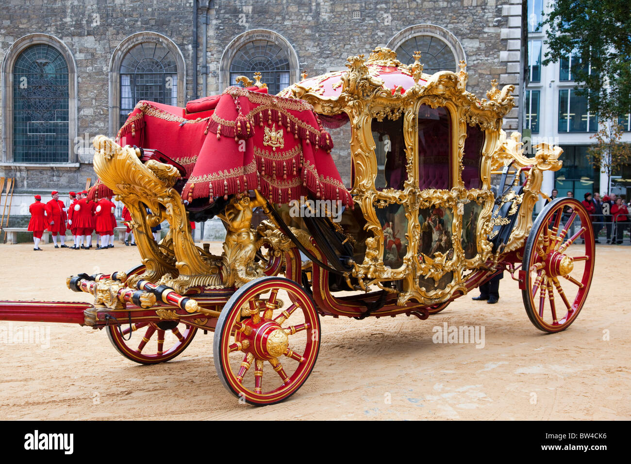 LONDON, ENGLAND - Lord Mayor es Show in der Londoner City, Golden State Coach bei Guildhall Stockfoto