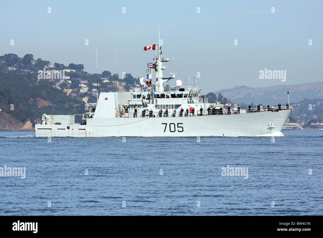 Kanadische Marine Kingston Klasse Patrouille Schiff HMCS Whitehorse (MM 705) segelt über San Francisco Bucht. Stockfoto