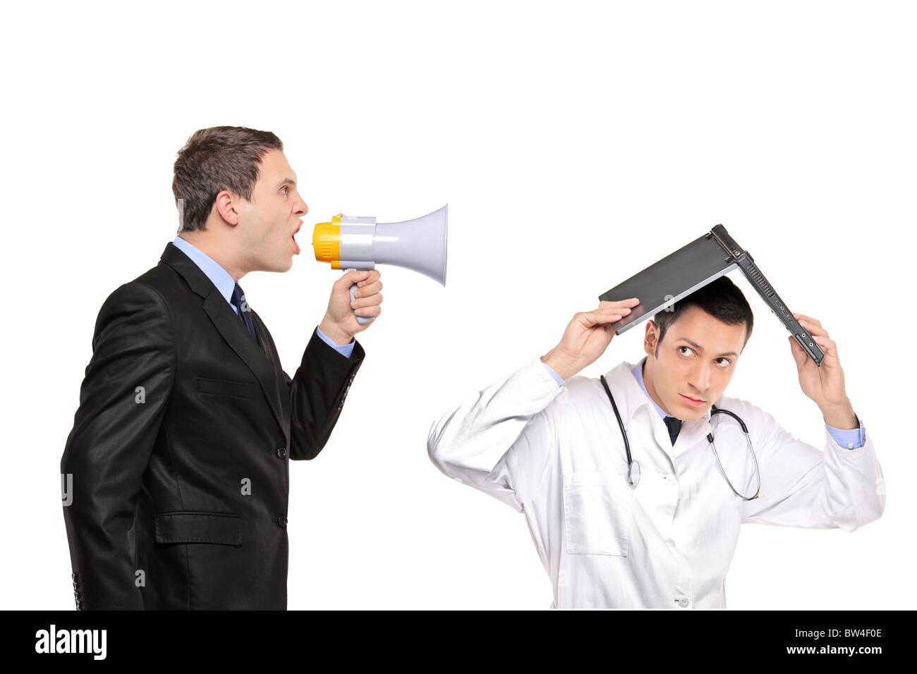 Eine böse Geschäftsmann schreien über Megaphon zu einem Arzt Stockfoto