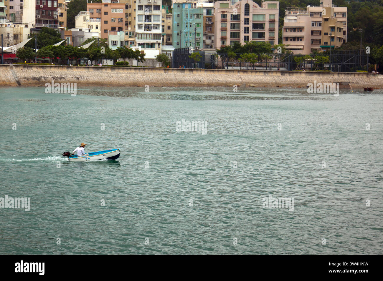 Auf der süd-östlichen Peninsula Hong Kong, Stanley Hafen Hafen mit kleinen Motorboot Stockfoto