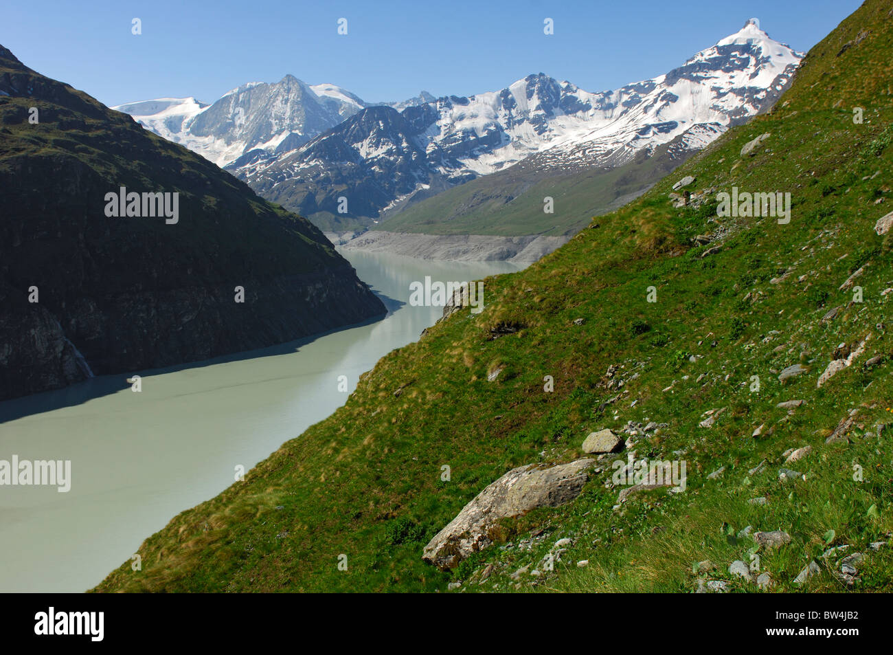 Lagerung See Lac des Dix mit Mt. Mont Blanc de Cheilon in den Rücken, Val Hérens Valley, Wallis, Schweiz Stockfoto