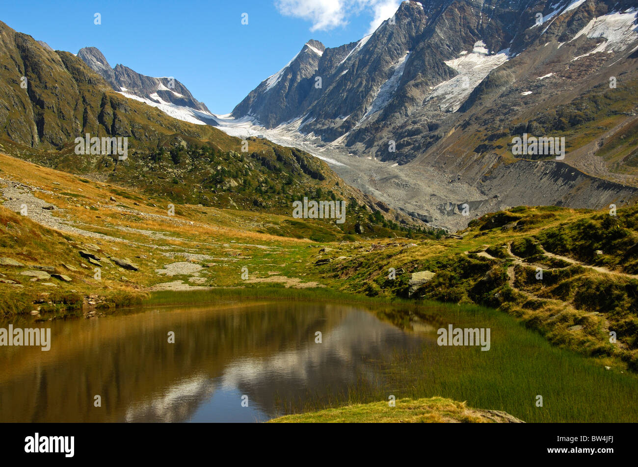 Am See Guggisee Blick Richtung Loetschenluecke, Tal Lötschental, Wallis, Schweiz Stockfoto