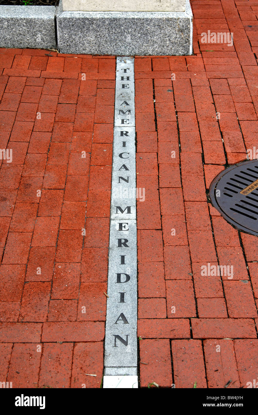 Marker der amerikanischen Meridian auf dem Campus der George Washington University, Washington, D.C., USA Stockfoto