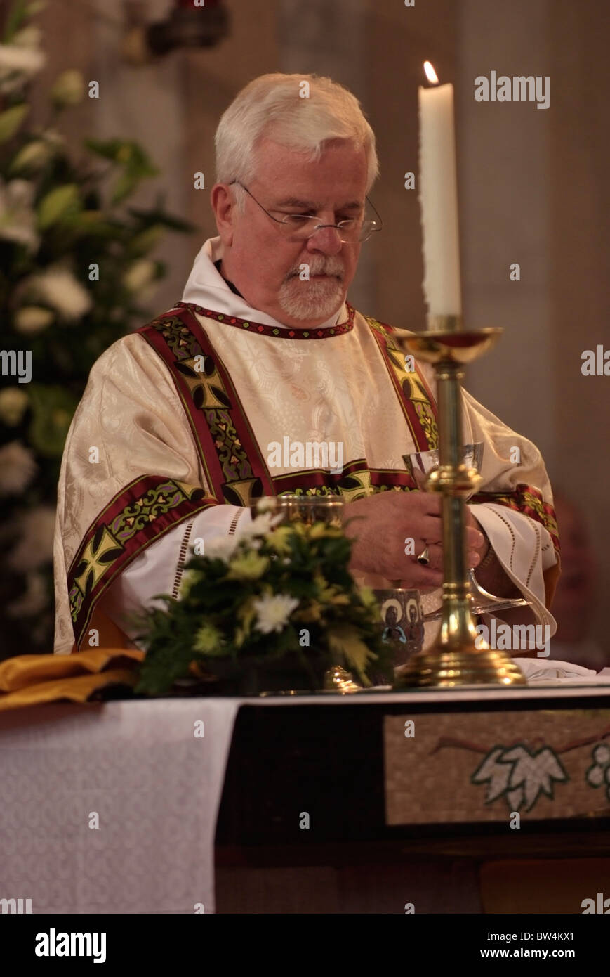 Was Trägt Ein Katholischer Priester