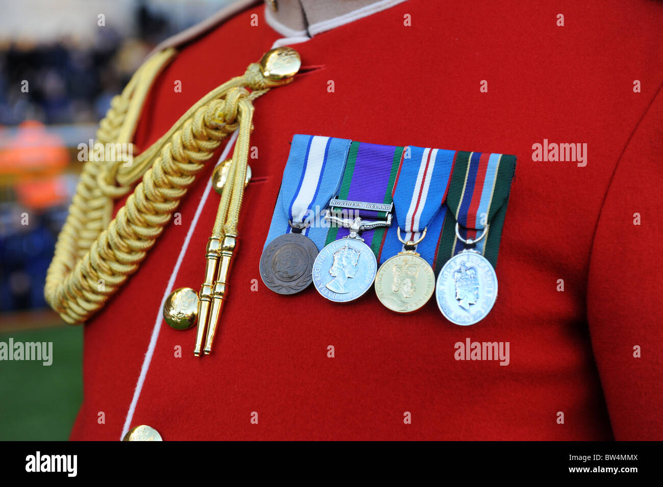 Medaillen und Verbindungsmittel auf der Uniform des Mercian Regiment Soldaten Stockfoto