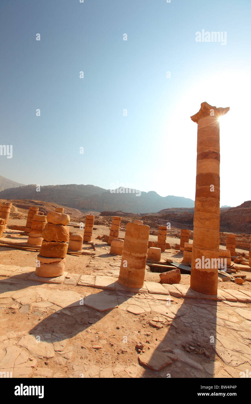 Jordan, Grafschaft Ma'an, Petra, Colonnaded Straße, große Tempel, am frühen Morgen im Oktober Stockfoto