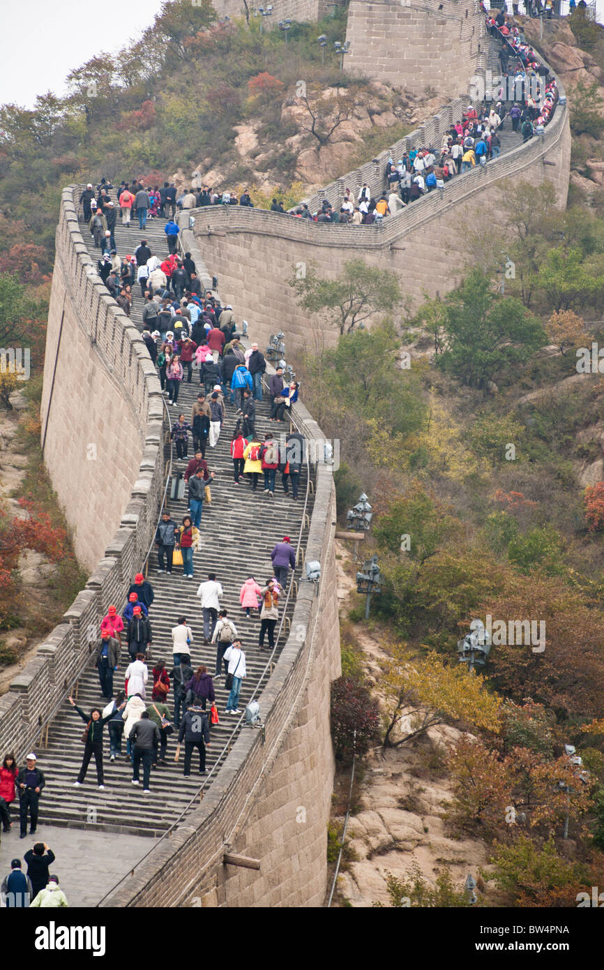 Touristen besuchen die Great Wall Of China, Badaling, Yanqing County in der Nähe von Peking, China Stockfoto