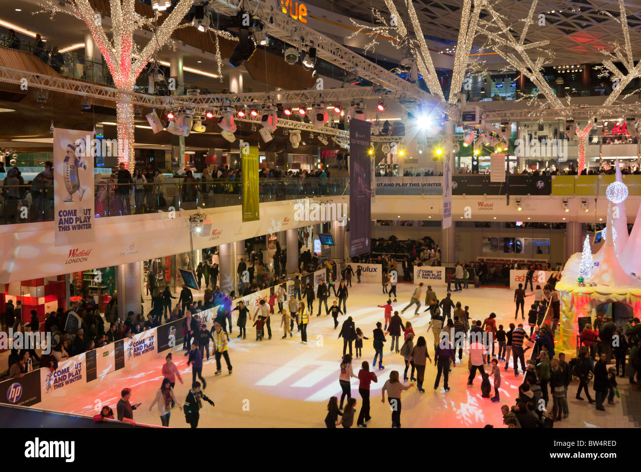Eisbahn - Westfield Shopping Center - Shepherds Bush - London Stockfoto