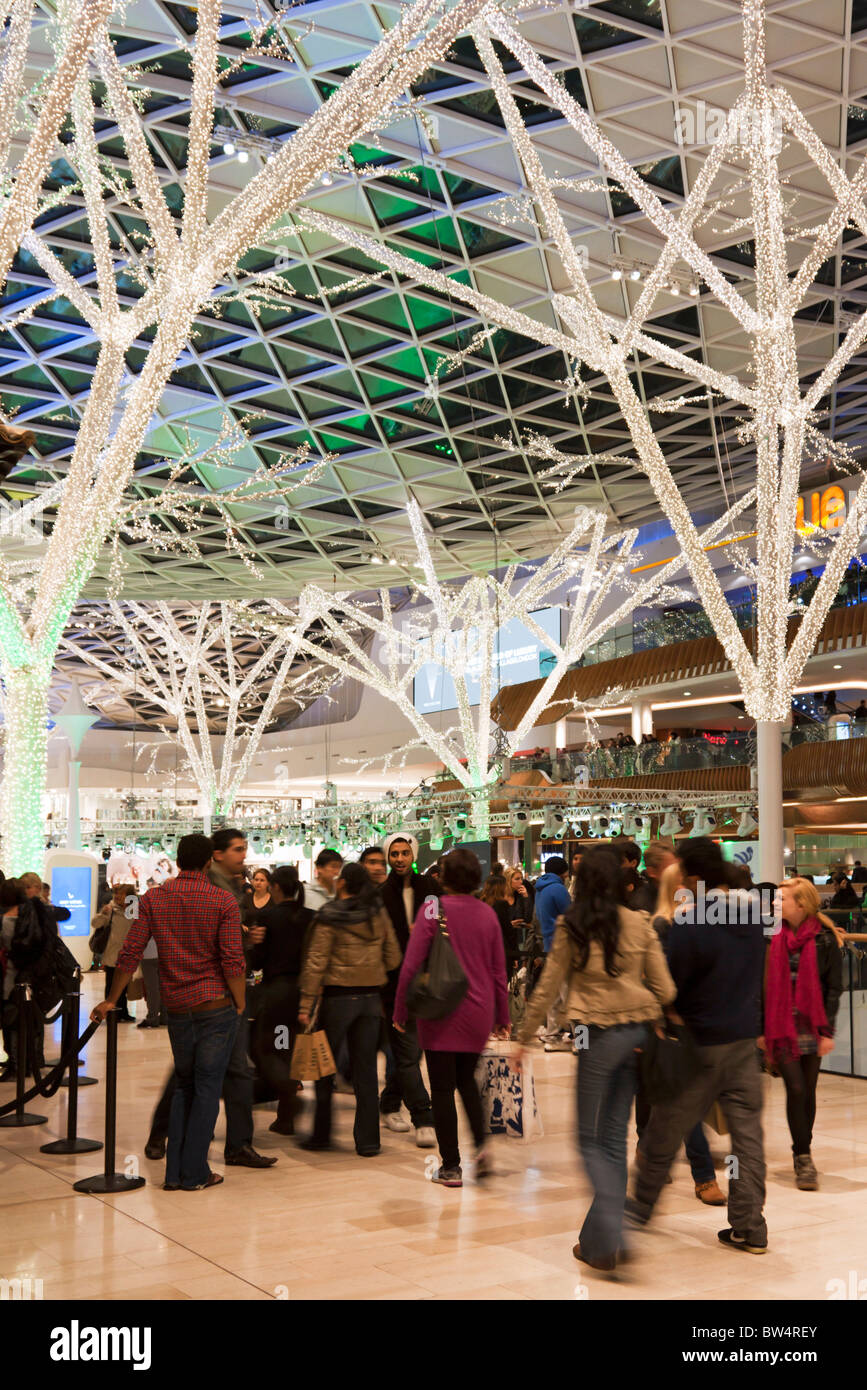 Zentrales Atrium - Westfield Shopping Center - Shepherds Bush - London Stockfoto