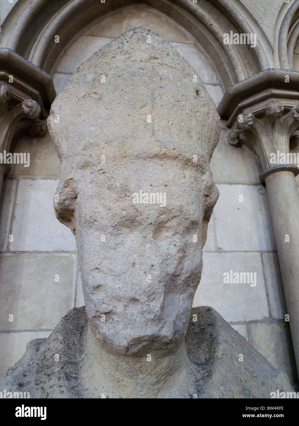 Erodierte Skulptur von St Romain in Rouen Kathedrale Normandie Frankreich Stockfoto