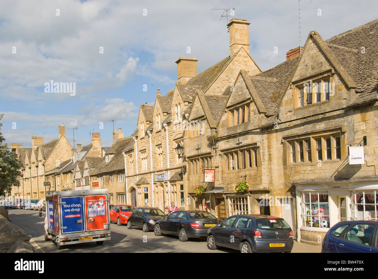 Tesco Lieferwagen im historischen Dorf Chipping Campden, Cotswolds, Gloucestershire, England, UK Stockfoto