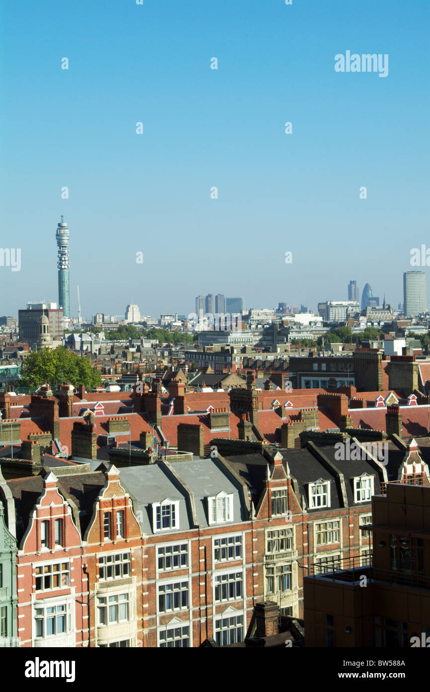 Skyline mit holländischen Giebeln & Telecom Stockfoto