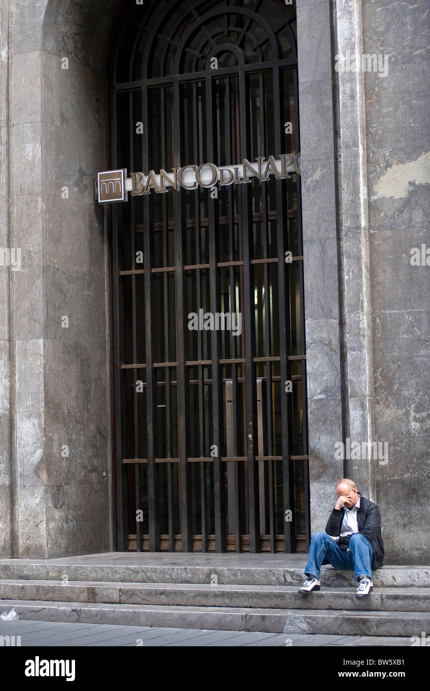 Vor der bank Stockfoto