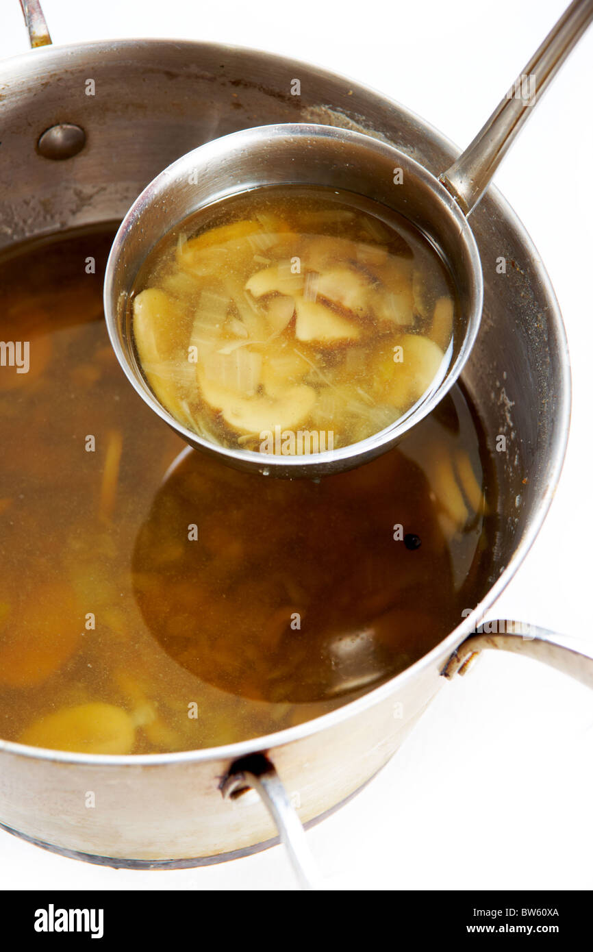 Bild heiße Suppe im Topf und Pfanne Stockfotografie - Alamy