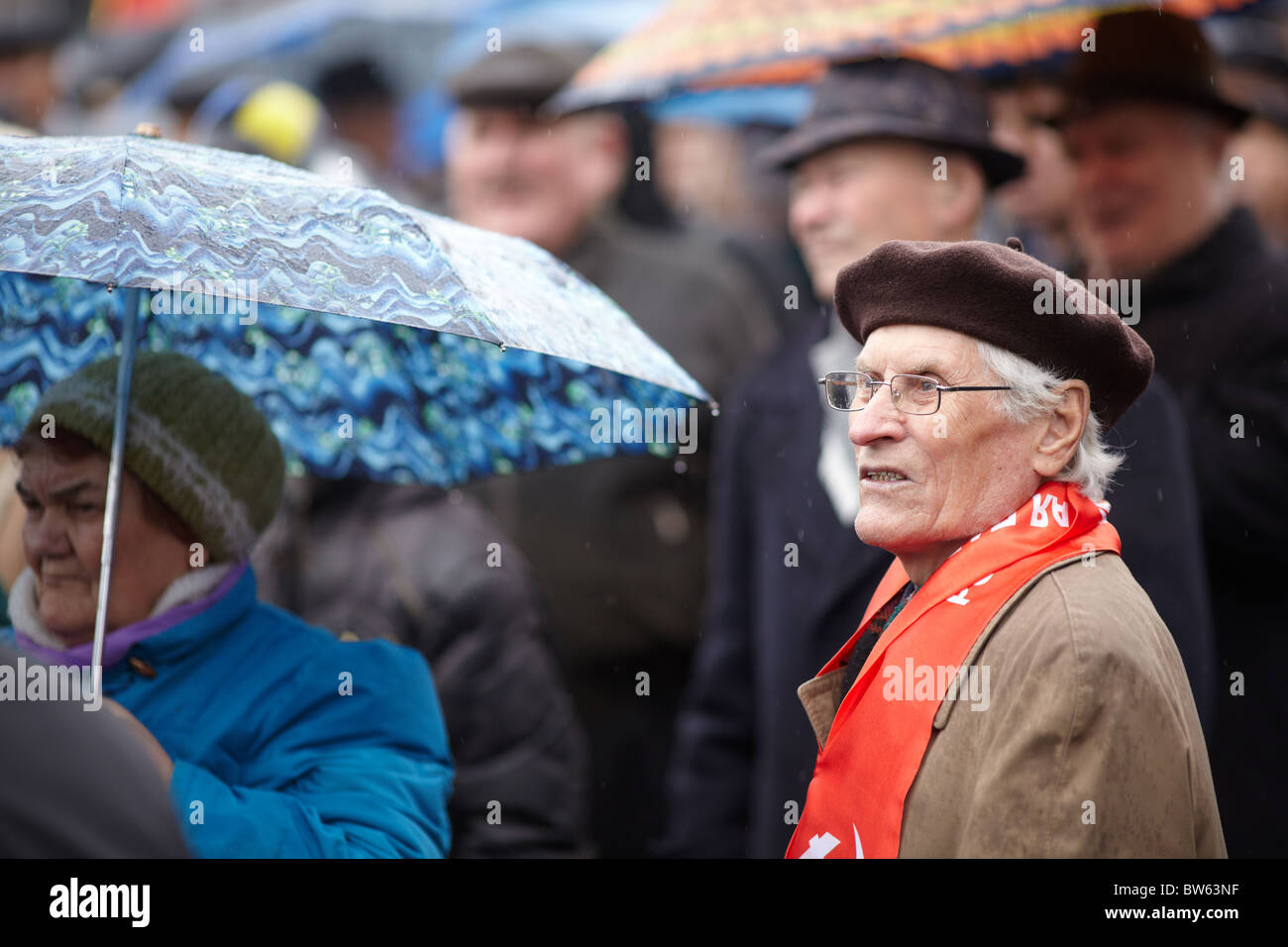 7. November 2010, Mitglieder der kommunistischen Partei auf kommunistische Demonstration in Samara, Russland Stockfoto