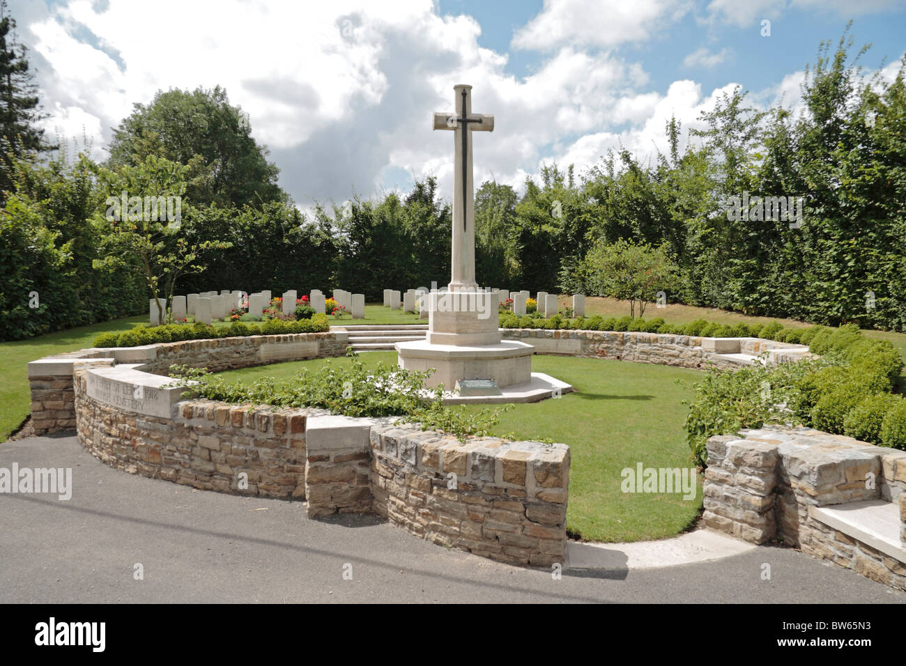 Das Überqueren der Opfer in der Huby-St Leu British Cemetery in der Nähe von Hesdin & St. Omer, Pas-De-Calais, Frankreich. Stockfoto