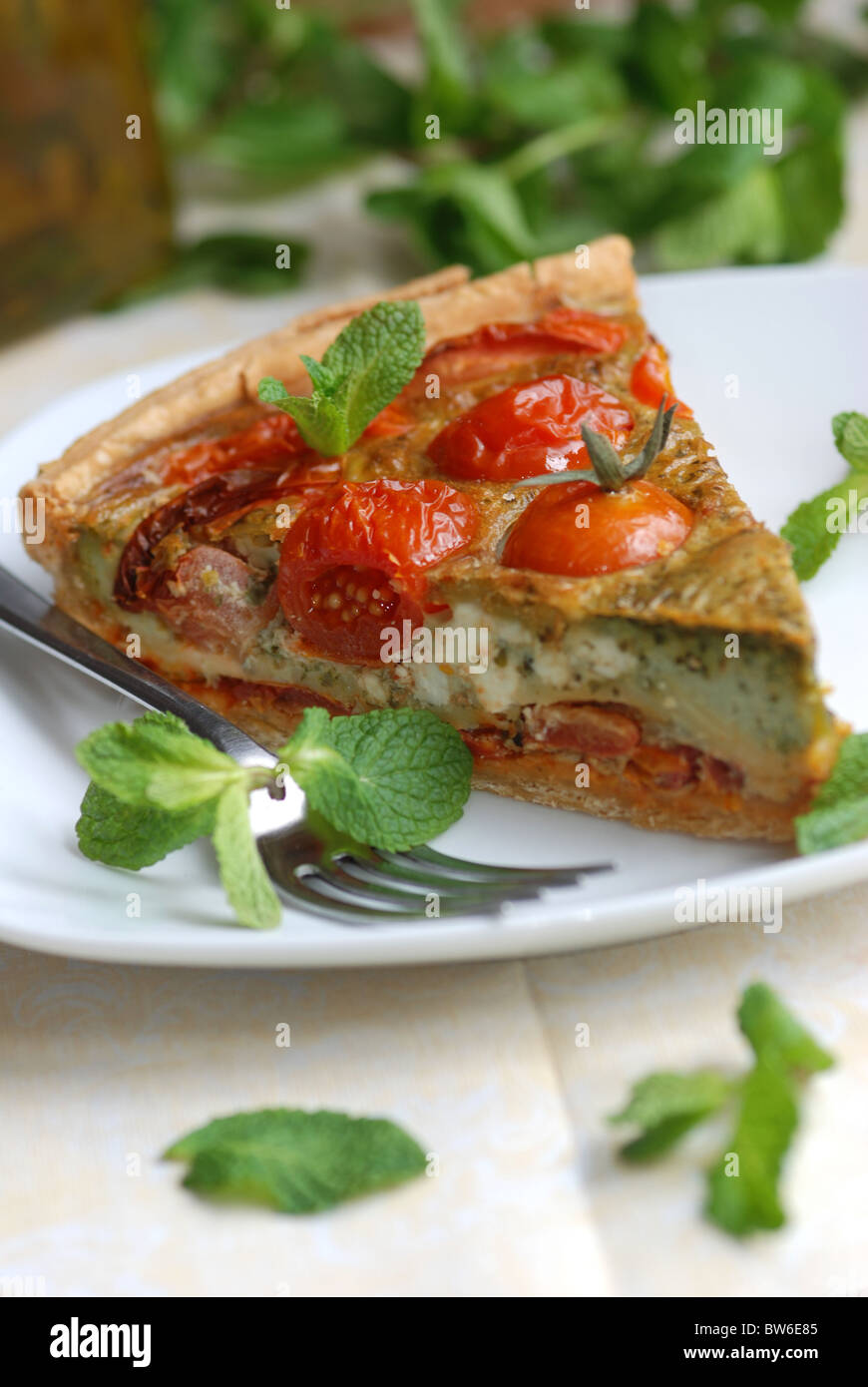 Tomaten, Basilikum und Pesto Gruyere Stockfoto