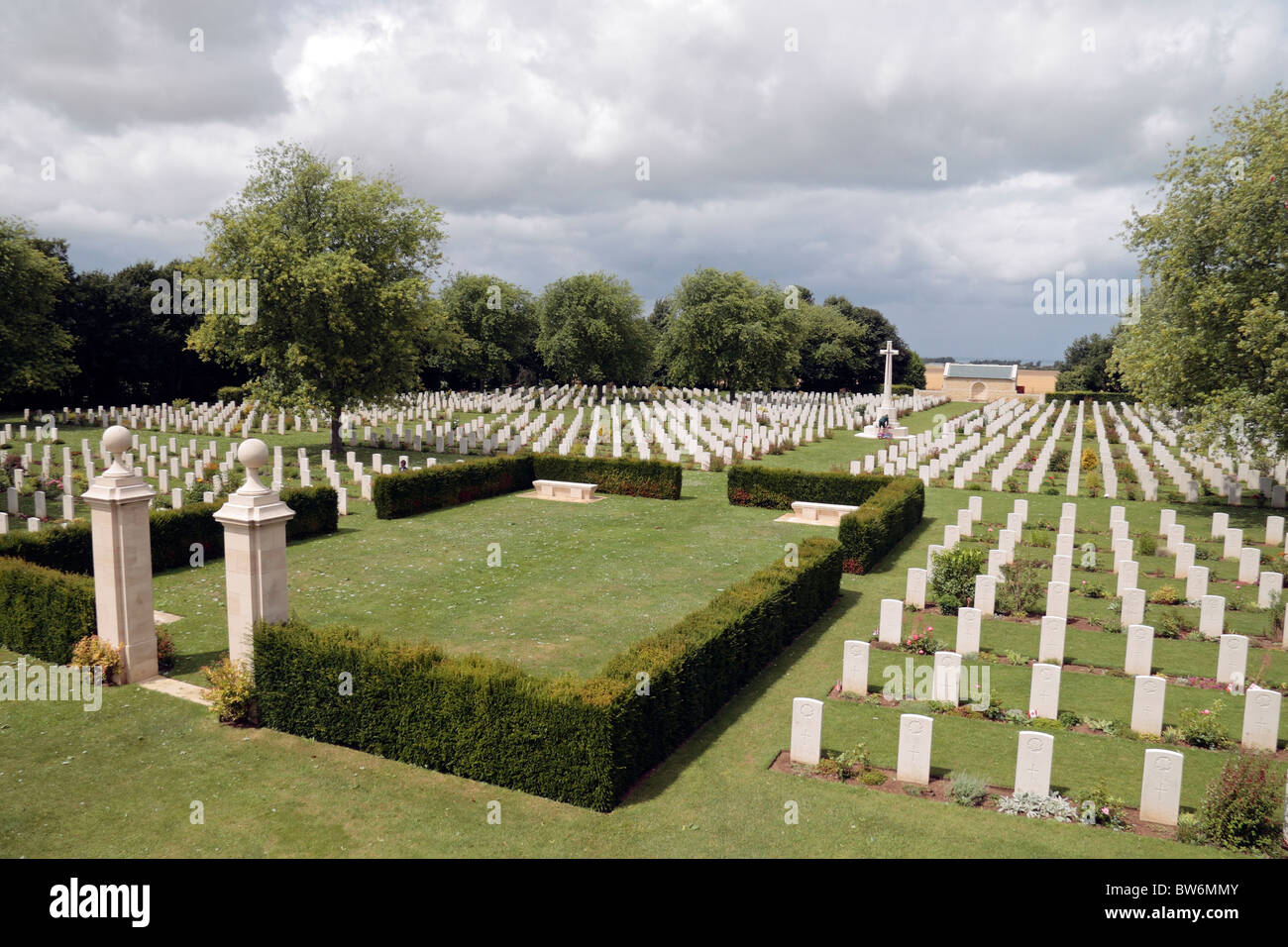 Blick über den Beny-Sur-Mer kanadischen Commonwealth Friedhof, in der Nähe von Courseulles-Sur-Mer, Normandie, Frankreich. Stockfoto